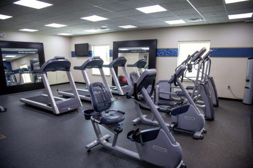 Hampton Inn & Suites Sharon - image 14