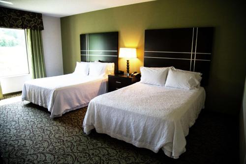 Hampton Inn & Suites Sharon - image 10