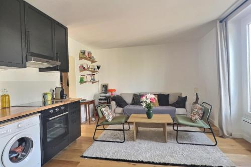 Bright 34 m ideally located in Paris, Париж