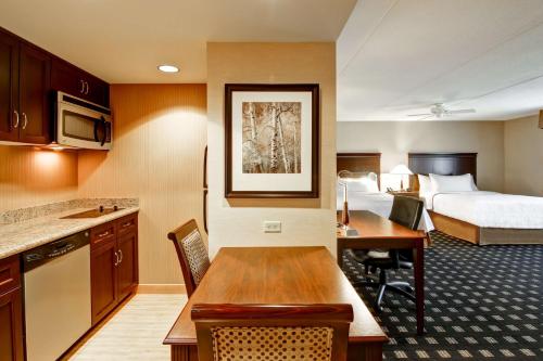 Homewood Suites By Hilton Toronto Airport Corporate Centre