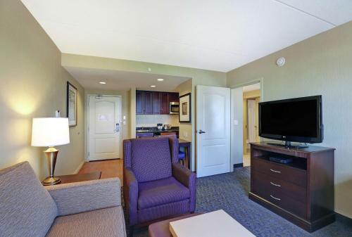 One-Bedroom King Suite - Non-Smoking