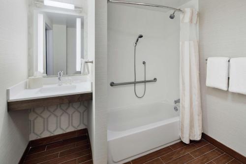 Hilton Garden Inn Allentown West - image 14