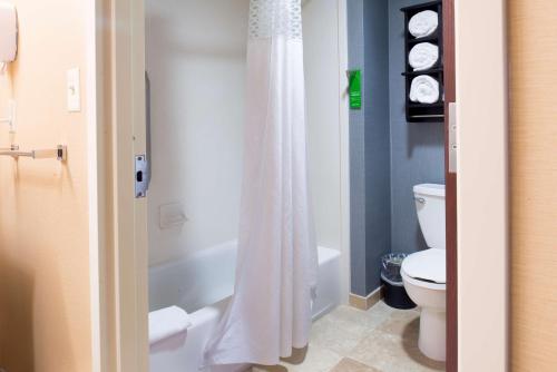 Hampton Inn & Suites Vineland - image 8