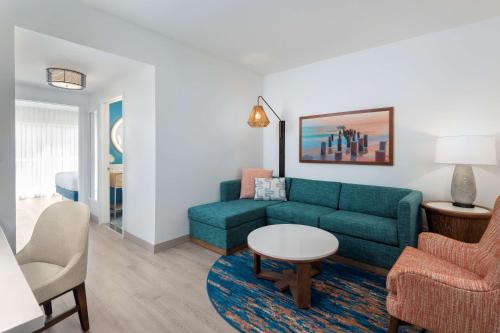 Non-Smoking Two Room King Suite image 4