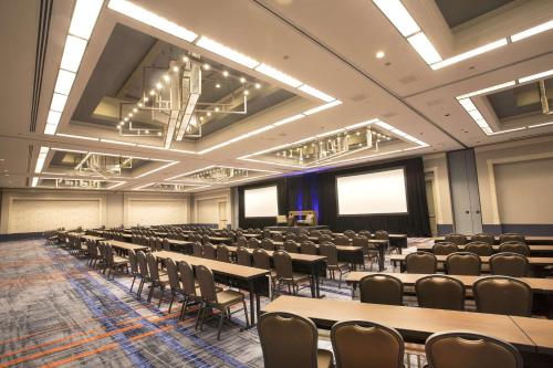 Hilton Atlanta Airport - image 6