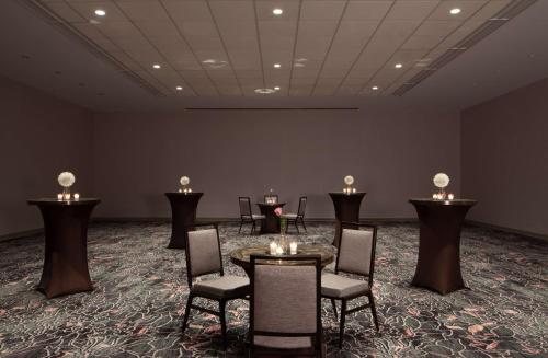 Hilton Atlanta/Marietta Hotel & Conference Center - image 11