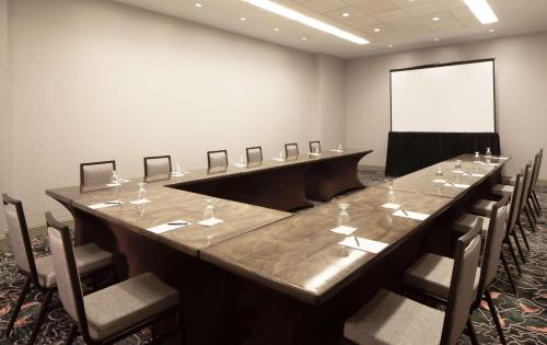 Hilton Atlanta/Marietta Hotel & Conference Center - image 10