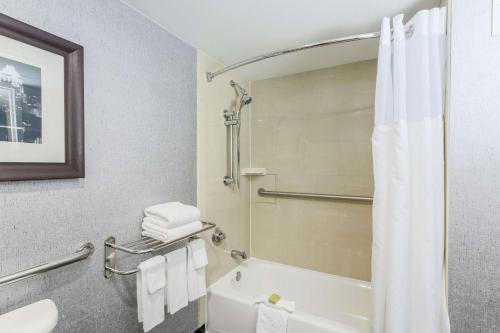 King Room - Non-Smoking image 3