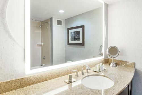 King Room - Non-Smoking image 5