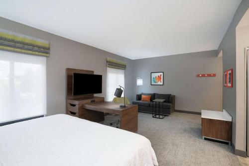 1 king bed, 1 sofa bed