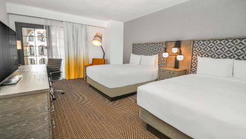 DoubleTree by Hilton Austin - image 12