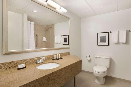 Embassy Suites Boca Raton - image 7