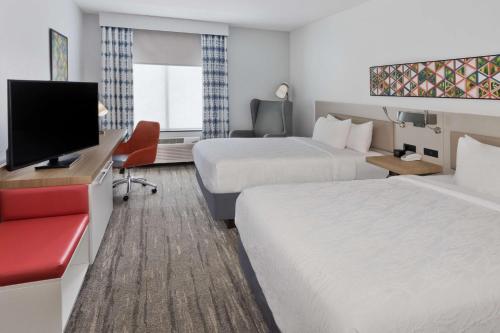 2 queen beds