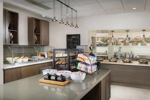 Hilton Garden Inn Nashville/Franklin-Cool Springs - image 11