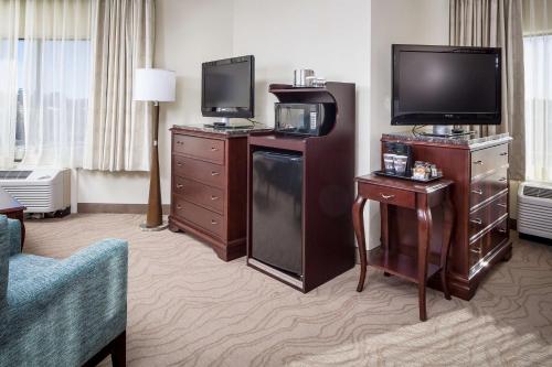 DoubleTree by Hilton Boston-Milford - image 8
