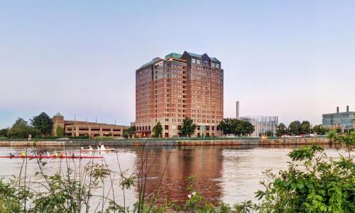 Doubletree Suites By Hilton Hotel Boston - Cambridge