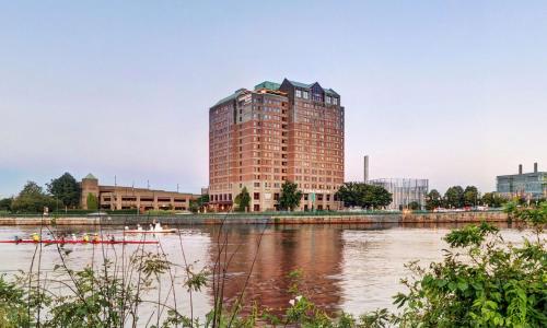 DoubleTree Suites by Hilton Hotel Boston - Cambridge - Boston