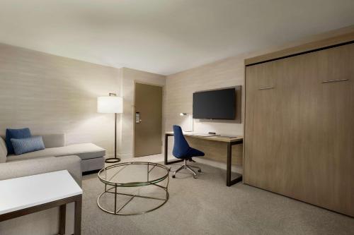 DoubleTree Suites by Hilton Hotel Boston - Cambridge