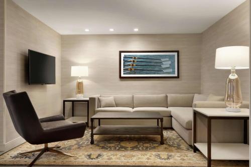 DoubleTree Suites by Hilton Hotel Boston - Cambridge