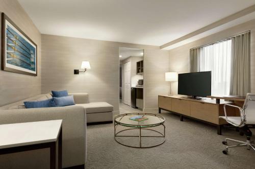 DoubleTree Suites by Hilton Hotel Boston - Cambridge