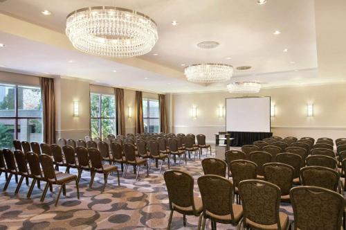 DoubleTree Suites by Hilton Hotel Boston - Cambridge