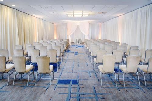 DoubleTree by Hilton Baltimore - BWI Airport - image 11
