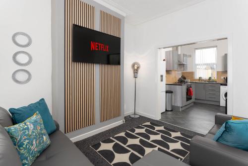 Woodbine House - Air Host and Stay - Free parking - Contractor Friendly, Liverpool