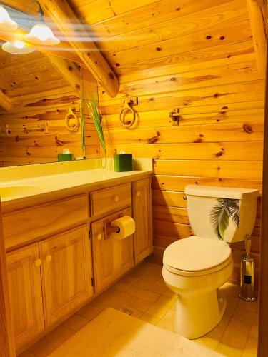 . Twin oaks lodge on The Lake of the Woods
