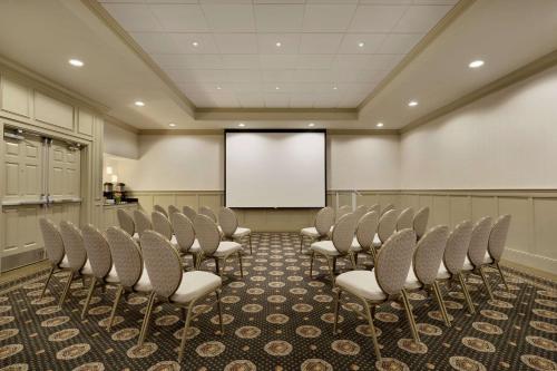 Hilton Columbia Center - image 10