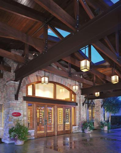 DoubleTree by Hilton Libertyville-Mundelein in Mundelein, USA