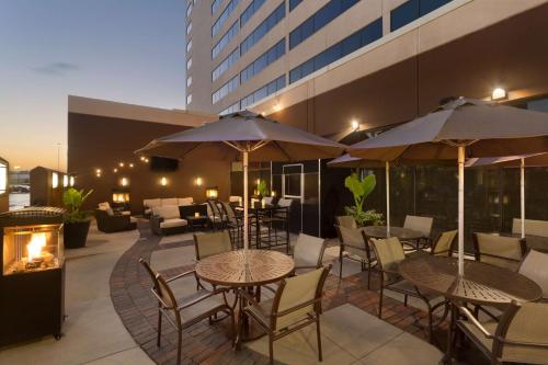 Hilton Suites Chicago/Oakbrook Terrace