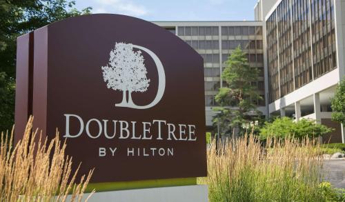 DoubleTree by Hilton Chicago - Oak Brook