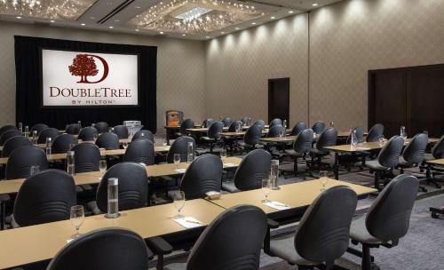 DoubleTree By Hilton Chicago - Oak Brook image 32
