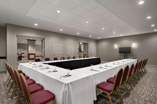 Embassy Suites Cleveland-Rockside - image 7