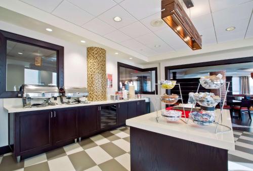 Hampton Inn & Suites Columbus-Downtown Ohio - image 13