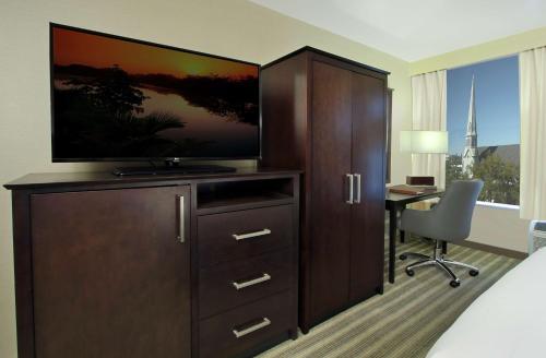 1 queen bed