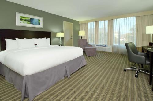 Doubletree by Hilton Newark - image 6