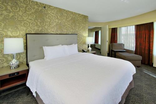 1 king bed, 1 sofa bed