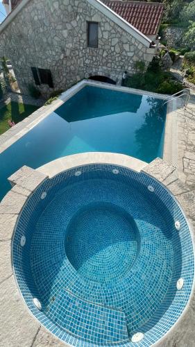 Three-Bedroom Villa image 10