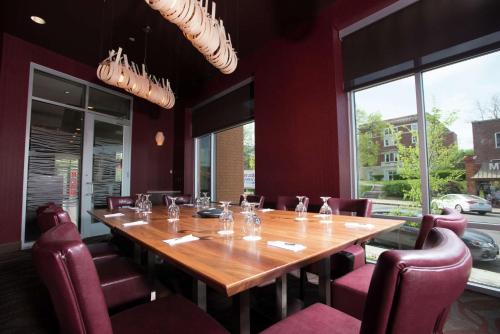 The Broadway Columbia - a DoubleTree by Hilton Hotel