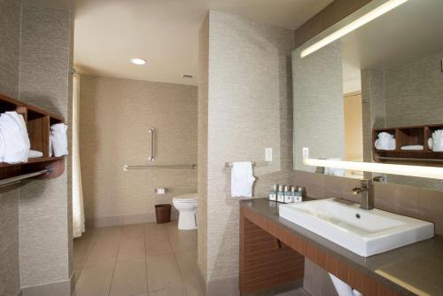 The Broadway Columbia - a DoubleTree by Hilton Hotel