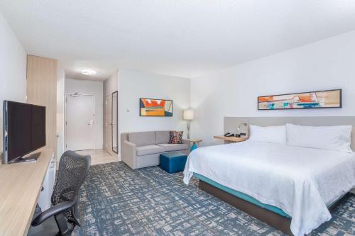 1 king bed, 1 sofa bed