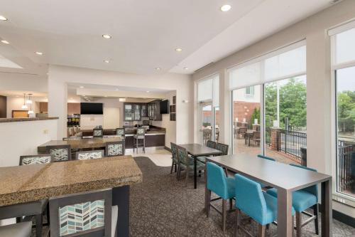 Hilton Garden Inn Silver Spring White Oak - image 8