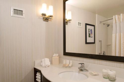 Hilton Garden Inn Plymouth - image 34