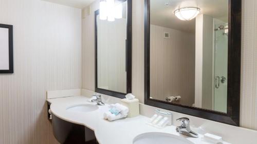 Hilton Garden Inn Plymouth - image 20