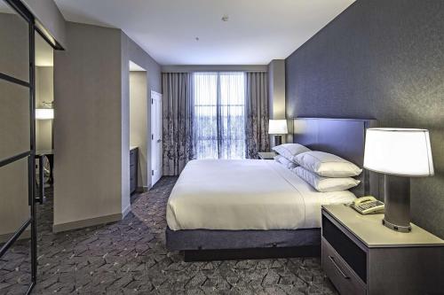 DoubleTree by Hilton Hotel Modesto Room Type - One Bedroom King Suite