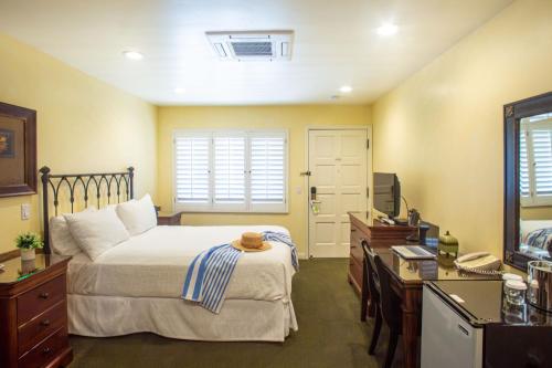 Deluxe Queen Room
