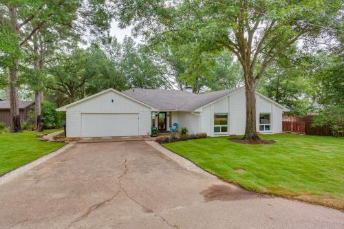 Lakefront Enchanted Oaks Retreat with Dock