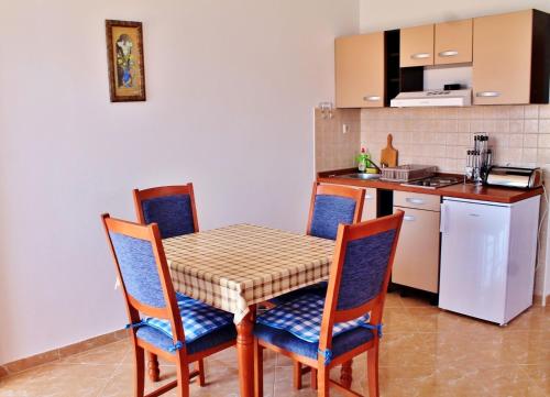 Apartments Gubo - image 12