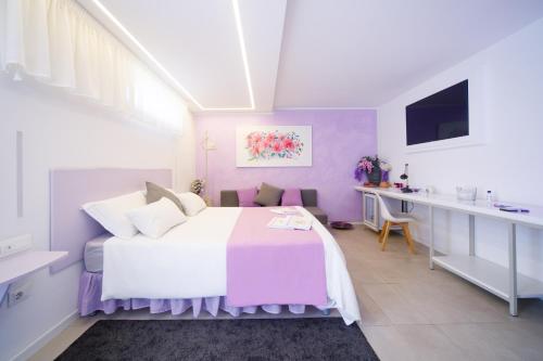 1 king bed, 1 sofa bed